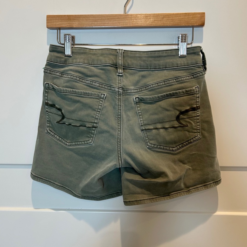 American Eagle Outfitters Women Green Super Stretch Denim Shorts Size 2 - Picture 3 of 9